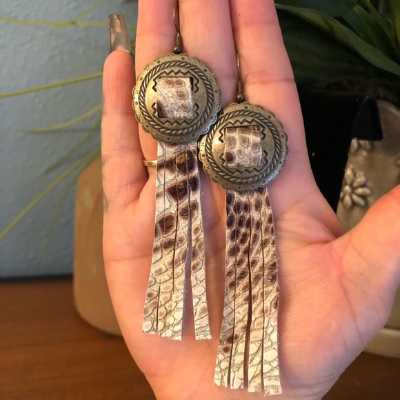 Concho Earrings in leather - Picture 4 of 4
